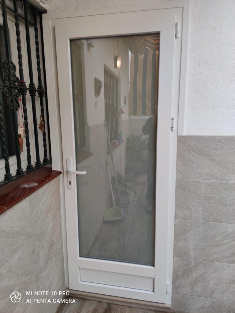 Instalación de puerta de PVC 3
